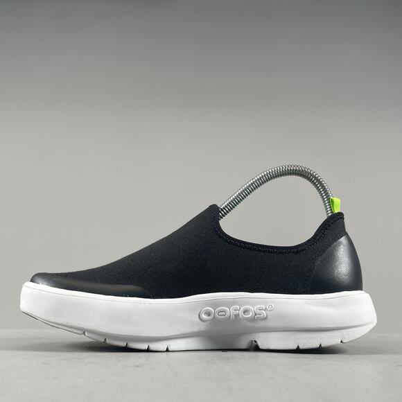 OOFOS OOmg eeZee Low Women’s 7 Black White Slip On Comfort Recovery Shoes GUC - Picture 6 of 9